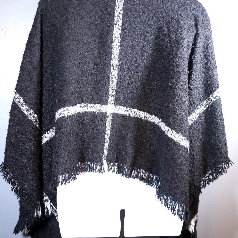 Ashley Stewart Black & White Fringe Poncho Shawl – One Size - Picture 5 of 7